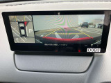 360°ビューモニターでは、両サイドとフロント、バックカメラの合成で、あたかも上空から見下ろした様に周囲を確認して頂けます。駐車場だけでなく、T字路等でも活躍のアイテムです!