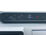 センターメーターを採用しております^^視線の移動が少なく、より安全な運転ができますね!