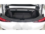 パノラミックスライディングルーフ・・・車速に応じて最適なチルト角に調整する3ステージの自動チルト制御機構が備わっています。挟み込み防止機能付き
