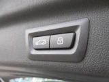 電動リアゲート装備。バンパー下でのキックオープン&クローズ機能も装備です。