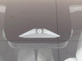 【プリクラッシュセーフティ】前方の車両等を検知し、衝突しそうな時は警報で注意を促し、ブレーキを踏む力をサポート。ブレーキを踏めなかった場合は衝突被害軽減ブレーキが作動、衝突回避をサポートします。