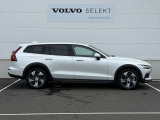 ◆サイド/流麗なプロポーションはVOLVO車の真骨頂。「美しいものと共にありたい」というオーナーの願いを満たします