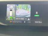 【アラウンドビューモニター】専用のカメラにより、上から見下ろしたような視点で360度クルマの周囲を確認することができます☆死角部分も確認しやすく、狭い場所での切り返しや駐車もスムーズに行えます。