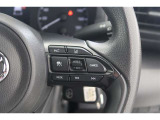 【レーダークルーズコントロール】アクセルペダルを踏まなくても、車間制御モードでは、先行車の車速変化に合わせた追従走行を行い、自動的に加速・減速・停止をします。