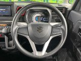 インテリアに合わせたデザインのステアリングは、運転される方のことも考え、運転しやすい形状、大きさです。是非一度、実際に触ってお確かめください。