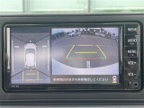 【アラウンドビューモニター】まるでクルマを真上から見下ろしたかのような視点で駐車をサポートします!クルマの斜め後ろや真横など、前後左右の4つのカメラの映像が合成されて、モニターに映し出されます。