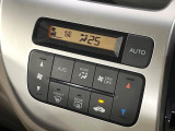 【オートエアコン】一度お好みの温度に設定すれば、車内の温度を検知し風量や温度を自動で調整。暑い…寒い…と何度もスイッチ操作をする必要はありません。快適な車内空間には必須の機能ですね♪