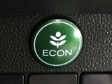 ★ECONスイッチ★ エコドライブを加速しよう!スイッチをONにすると、運転の仕方によるロスを抑え込み燃費をよくするようクルマが頑張ります(*^ー^*)燃費向上にチャレンジ♪