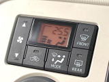 【オートエアコン】一度お好みの温度に設定すれば、車内の温度を検知し風量や温度を自動で調整。暑い…寒い…と何度もスイッチ操作をする必要はありません。快適な車内空間には必須の機能ですね♪