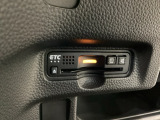 ハンドルの左下にETCがついています。高速道路の料金所の通過も楽々です。 カードの取り出しもしやすい場所についています。