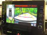 【パノラミックビューモニター】専用のカメラにより、上から見下ろしたような視点で360度クルマの周囲を確認することができます☆死角部分も確認しやすく、狭い場所での切り返しや駐車もスムーズに行えます。