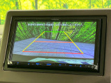 【バックカメラ】駐車時に後方がリアルタイム映像で確認できます。大型商業施設や立体駐車場での駐車時や、夜間のバック時に大活躍!運転スキルに関わらず、今や必須となった装備のひとつです!