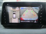 空から見下ろしているような視点で周囲を確認できるアラウンドビューモニター。駐車時とても便利♪
