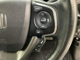 ハンドルにHondaセンシング系のクルーズコントロールやレーンキープアシストなどのスイッチが装備されています。ハンドルから手を離さず安全に操作できます。