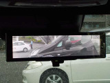 カメラの映像を直接写します。スマートルームミラーです。