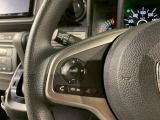 【ステアリングリモコン】ステアリングにオーディオ調節可能なスイッチが装備されていますので運転中でも視線をそらさずにオーディオの調節が可能です!