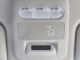 事故を起こしたら?あおり運転を受けたら?SOSコールスイッチを押してください。 万が一の事故発生時には、エアバッグ展開と連動し自動通報されます。 専門のオペレーターが警察や消防への連携をサポートします。