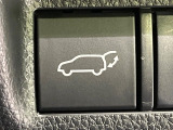 【パワーバックドア】スマートキーや運転席のボタンを押すだけでリアゲートが自動で開閉します!荷物を持っている時や、高い位置にあるバックドアを閉める際に便利な機能です♪