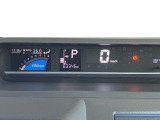 センターメーターを採用しております^^視線の移動が少なく、より安全な運転ができますね!