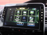 純正大型ナビはナビゲーション+AV 2画面表示、地デジTV、AM/FM、Bluetooth Audio、SDカード、DVD再生、CD再生/CD録音、ハンズフリー、スマホ連携、NissanConnect サービス対応の高性能モデルです。