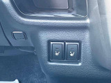 運転席シートヒーター装備寒い冬場でもシートが温かくなるので快適にドライブができます。