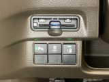 ハンドルの左下にETCがついています。高速道路の料金所の通過も楽々です。 カードの取り出しもしやすい場所についています。その下にHondaセンシング用の、VSAのメインスイッチなどを装備しています。