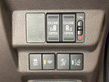両側電動スライドドアは運転席から操作ができるよう、操作スイッチが付いています。Hondaセンシング用のVSA解除とレーンキープアシストシステムなどのメインスイッチも装備しています。