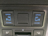 【両側パワースライドドア】スマートキーや運転席のスイッチで後席両側スライドドアの開閉が可能♪電動だから力を入れてドアを開ける必要が無く、小さなお子様でも簡単に開け閉めでき快適です♪
