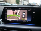 リヤ・ビュー・カメラ(予想進路表示機能付):車両後方の障害物や歩行者をコントロール・ディスプレイに表示。予想進路表示機能により、目標とする駐車スペースに十分な広さがあるか確認することができます。