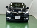 LEDヘッドライトを装備しています。LEDヘッドライトはとても明るく、雨の日や夜間走行も安全・安心です。オートライトコントロール付きで周囲の明るさに応じて自動で点灯・消灯します