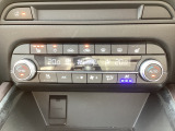 暑い夏の時期にとっても快適なシートベンチレーションを装備!シート内部に取り付けられたファンでシートの表面を換気して、涼しくしてくれます。