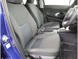 運転席と助手席はゆったりと座れます。