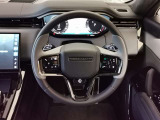RANGEROVERのエレガントなステアリングはソフトレザーの握り心地の良いレザーを使用しています。