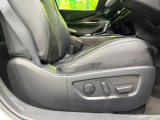 【メモリー機能付きパワーシート】ドライバーごとに設定したシート位置を記憶して、ボタン一つで切り替えできる便利な機能!運転する方が複数名いらっしゃるご家庭におすすめです♪