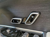 【電動運転席シート】細かい調節が出来ますので、ベストポジションを見つけることが出来ます。シートメモリー機能は3つ設定が出来ます。