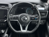 ハンドルには各種スイッチがありますが、運転中でも操作がしやすくなっております。