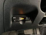 ハンドルの左下にETCがついています。高速道路の料金所の通過も楽々です。 カードの取り出しもしやすい場所についています。