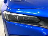 LEDヘッドライトは、点灯の瞬間から最大光量を発揮し、突然暗くなるトンネルなどでの安定感を高めます。