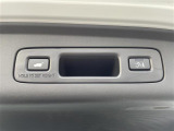 【ハンズフリーアクセスパワーテールゲート】両手がふさがっていても、Hondaスマートキーを持っていれば、足だけでテールゲートを開閉することができます!お買い物時やアウトドアの際にとっても便利です!