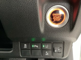ハンドルの右側にはヘッドライトレベライザーとHondaセンシング用のメインスイッチがついています。ヘッドライトレベライザーは道路状況や積荷の加重に応じてライトの高さを調節できます。