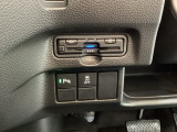ハンドルの左下にETCがついています。高速道路の料金所の通過も楽々です。 カードの取り出しもしやすい場所についています。