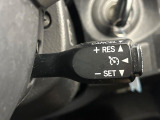 【クルーズコントロール】高速道路もラクラク走行。アクセルを離しても一定速度で走行ができ、長距離運転時の負担を軽減!加速・減速も簡単なスイッチ操作で調整できます。