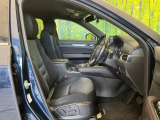 運転席シート廻りは使用感も少なく、良好な状態となっています。前オーナー様が丁寧に使っていたことがよくわかりますね。