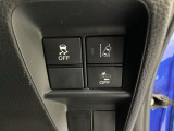 Hondaセンシング用の、VSA(ABS+TCS+横滑り抑制)解除とレーンキープアシストシステムのメインスイッチなどはハンドルの右側に装備しています。