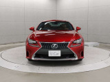 スピンドルグリルを起点とするワイド&ローのフロントビューと、張り出したホイールフレアで強調したタイヤの存在感が、俊敏な運動性能を予感させます。