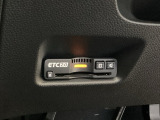 ハンドルの左下にETC2.0がついています。高速道路の料金所の通過も楽々です。 カードの取り出しもしやすい場所についています。