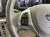 運転中、オーディオの操作をしてて、ハッとしたことはありませんか?ステアリングスイッチは、運転中でもハンドルでオーディオの操作が可能です。安全なドライブをサポートします。
