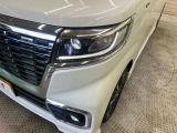 【LEDヘッドライト】悪天候や夜間走行時も良好な視界を確保し安心して運転できる高輝度LEDヘッドライトを装備!点灯速度が早く、消費電力も抑えられています。