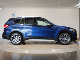 ☆BMWの前後重量配分50:50はエンジン自体をフロントタイヤよりも後ろにずらし、通常はエンジンルーム内に搭載される重量物であるバッテリーをトランクに移動させるなどして実現されています☆