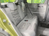 後部座席も気になる運転席シート廻りは使用感も少なく、良好な状態となっています。前オーナー様が丁寧に使っていたことがよくわかりますね。ようなキズ・汚れやへたり等、大きなダメージはなく、良好な状態です。